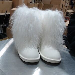NEW in Box BearPaw Fluffy Mongolian Lamb Fur Sheepskin Bearpaw Boots